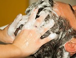 自宅で簡単！ヘッドスパで育毛＆頭皮かゆみ対策できるオススメの３種類の方法